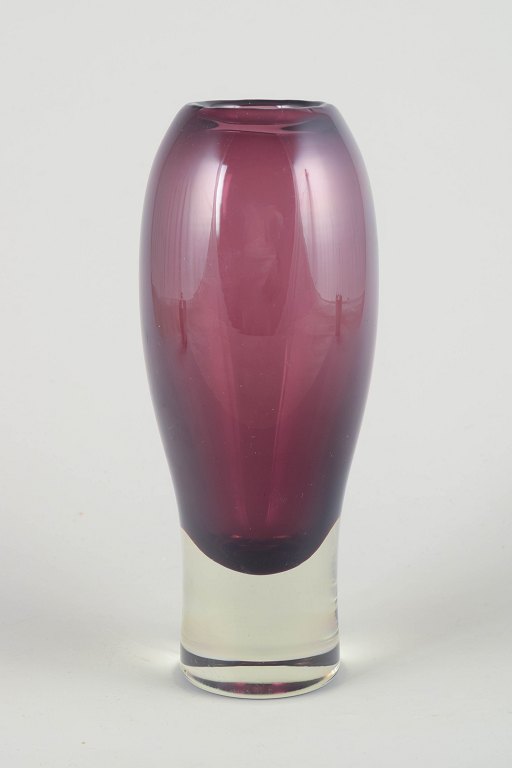 Aimo Okkolin for Riihimäen Lasi"Nimipäivä" artglass vase, 1960s.