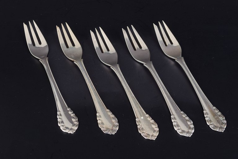 Georg Jensen5 pastry forks, “Lily of the Valley”, 1933–44.