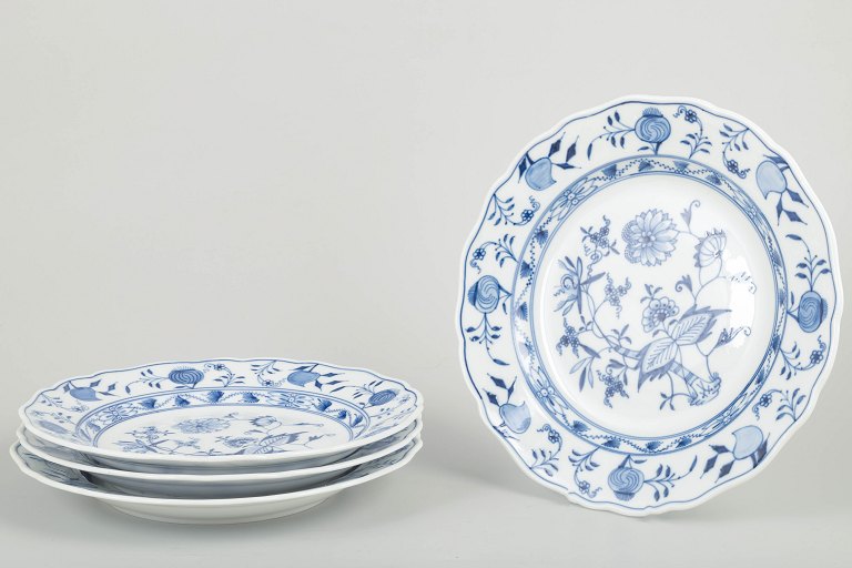 Meissen Blue Onion4 dinner plates, early 20th century.