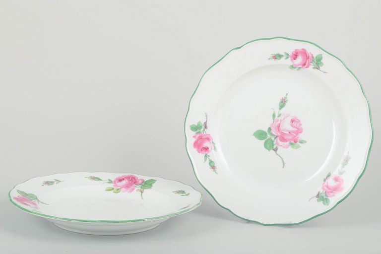 Meissen two dinner plates, 1930s.