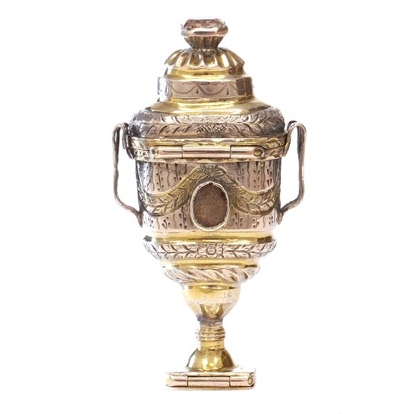 Delvist forgyldt hovedvandsæg med flusser. Ustemplet. Sandsynligvis Sønderjylland ca. år 1820. H: 8,9cm