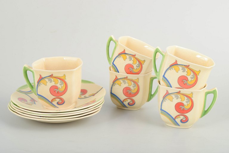 Clarice Cliff for Royal Doulton, sæt på 5 kaffekopper med tilhørende underkopper.