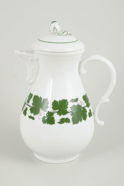 Meissen, coffee pot from the green vine leaf series.