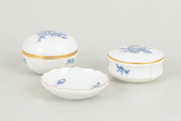 Meissen Aquatinta, set of two lidded jars and one dish.
