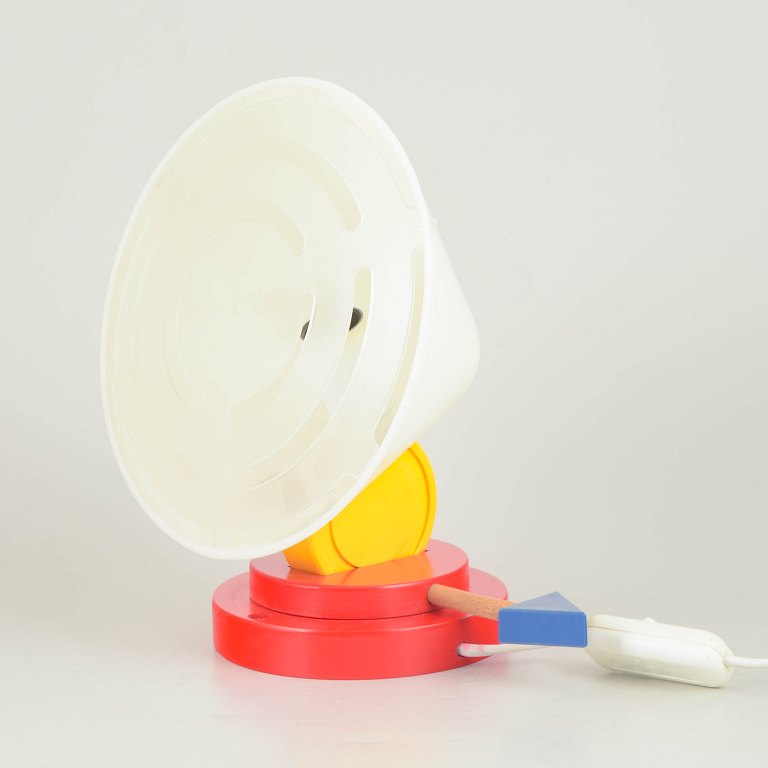 "Stoja" væg- og bordlampe, Memphis stil.