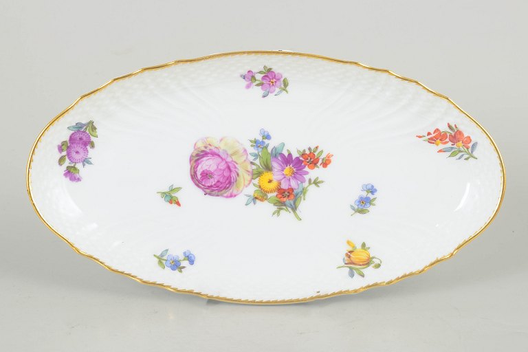 Royal Copenhagen saksisk blomst, ovalt fad.