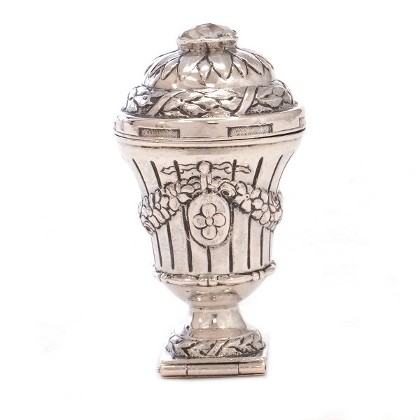 Danish Louis XVI silver vinaigrette by A. Jørgensen, Copenhagen, dated 1784. H: 6,5cm