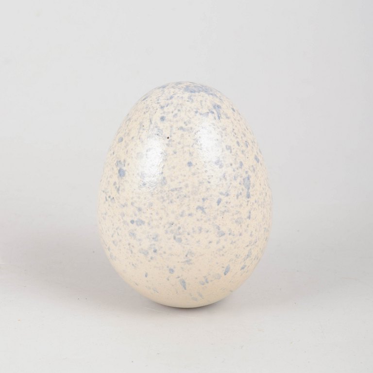 Per Liljegren, ceramic egg sculpture.