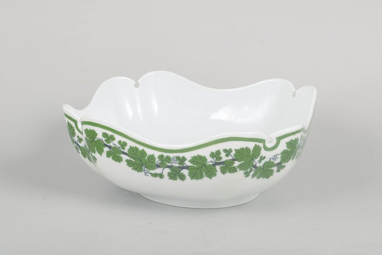 Meissen, bowl with vine leaf pattern.