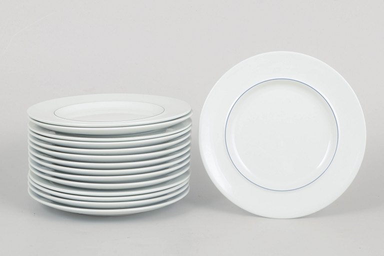 Grethe Meyer for Royal Copenhagen, Blåkant, sæt med femten tallerkener.